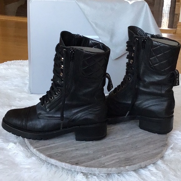 CHANEL VINTAGE BLACK LEATHER LACE UP COMBAT BOOTS. SIZE 38 ( US SIZE 8 ). - Picture 9 of 13